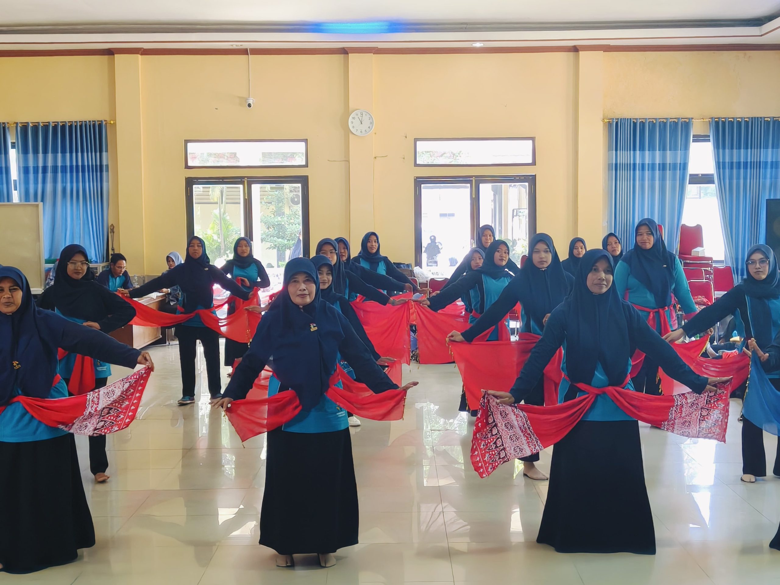 Guru PAUD Se-Kabupaten Ngawi Saat Latihan Tari (foto:dok)