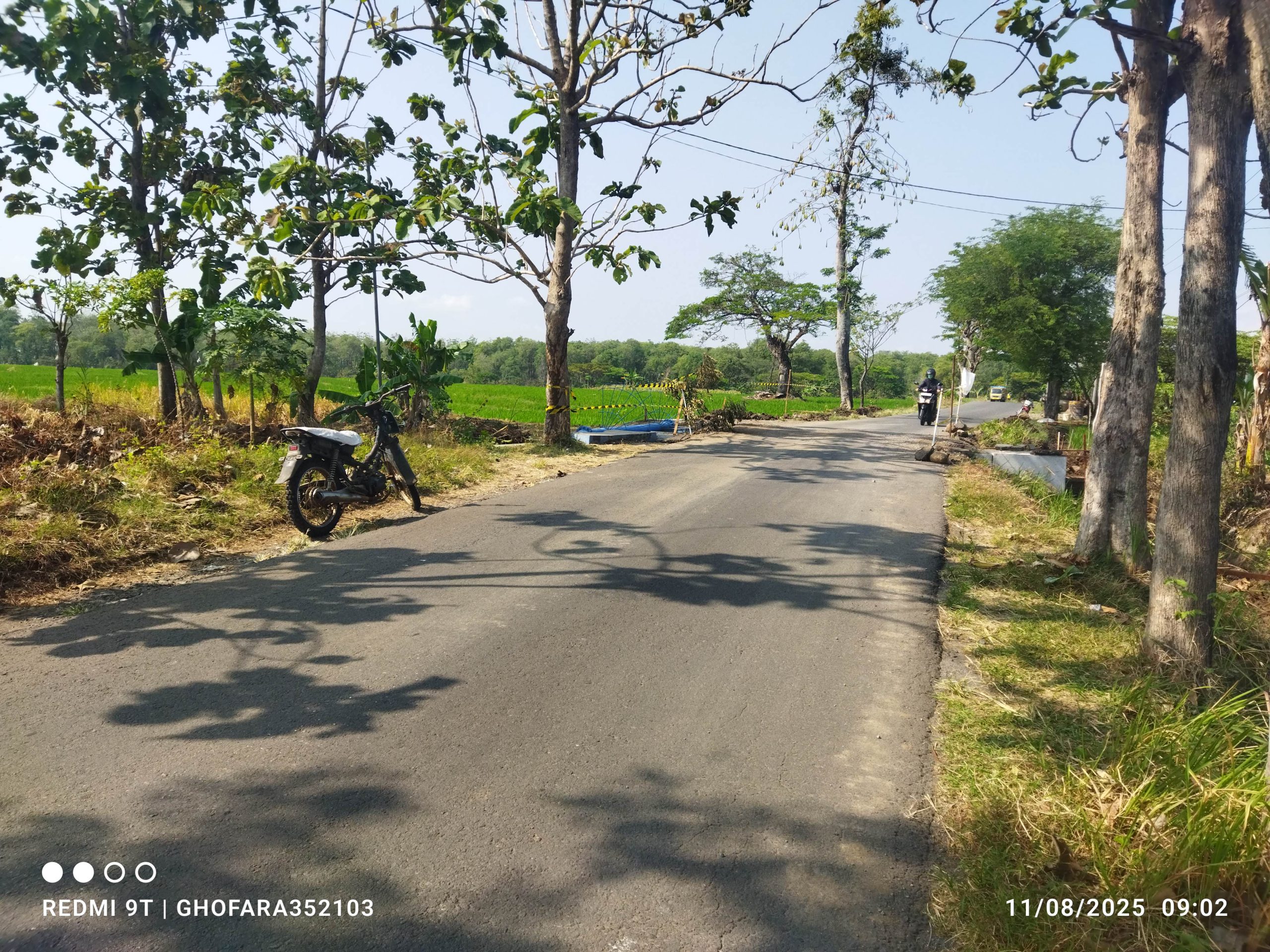 Proyek Jembatan Jalan Raya Soco-Dadapan Tanpa Papan Informasi Proyek (foto: dok)