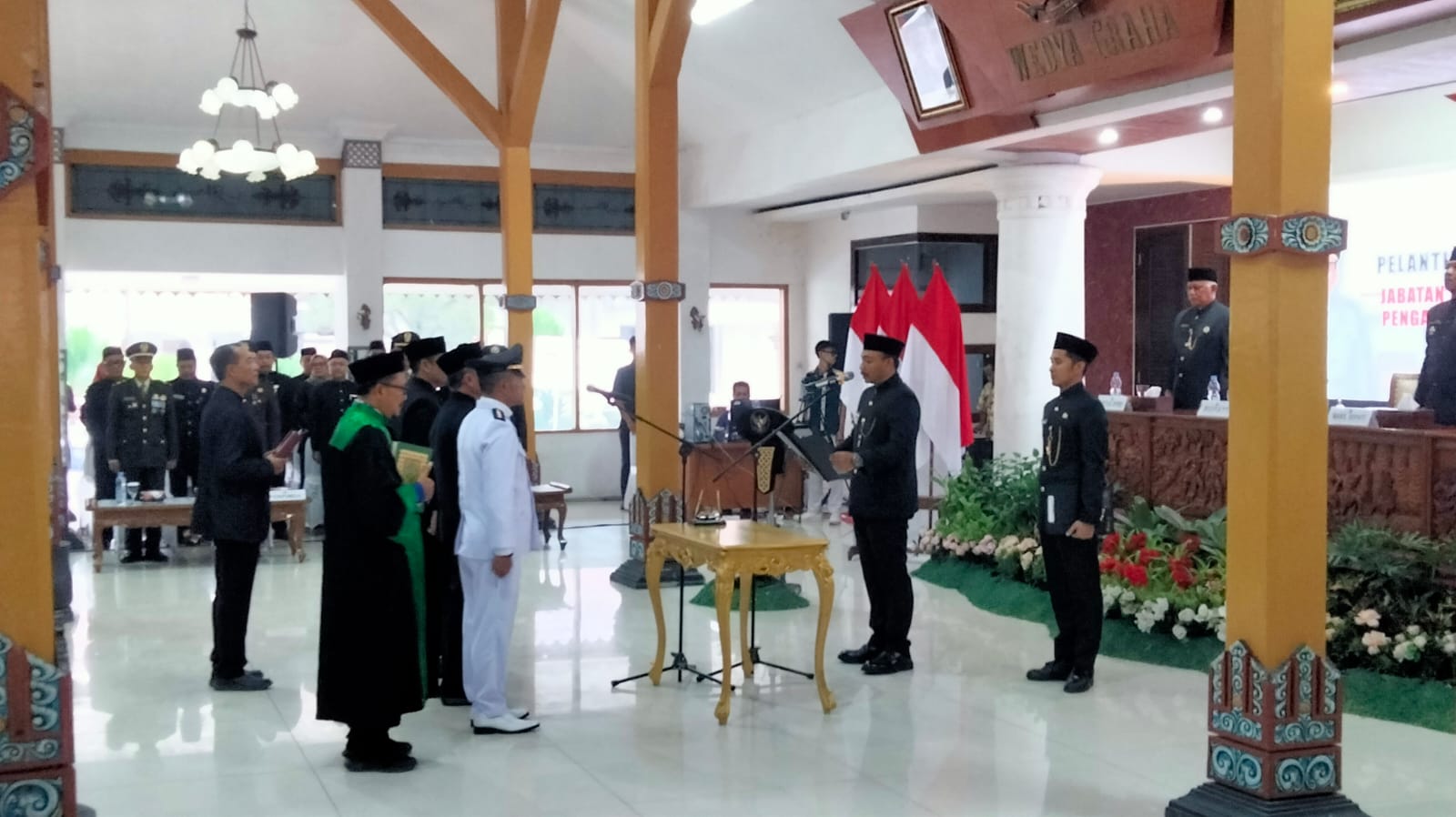 Prosesi pengambilan sumpah saat pelantikan (foto:dok)