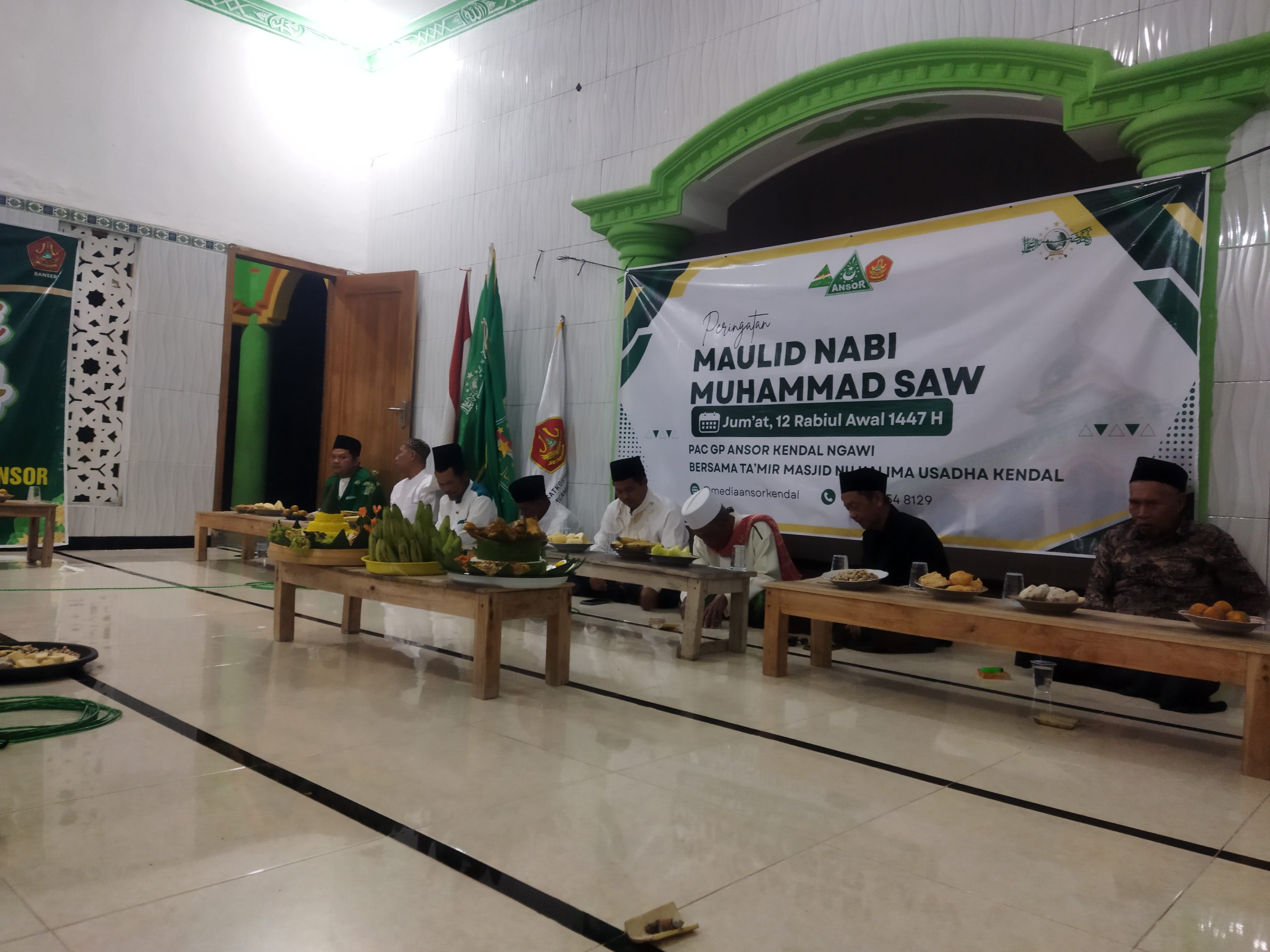 Ketua PAC GP Ansor Kendal yang memakai jas Ansor (foto:dok)