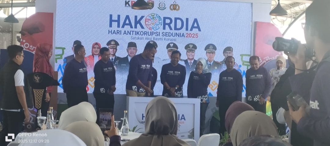 Penandatangan prasasti anti korupsi oleh forpimda Ngawi (foto :dok)