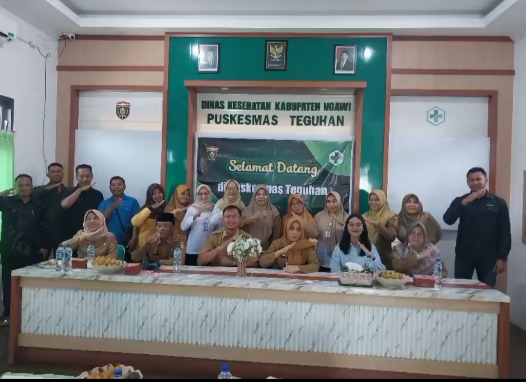 Pegawai puskesmas Tuguhan foto bersama (foto:dok)