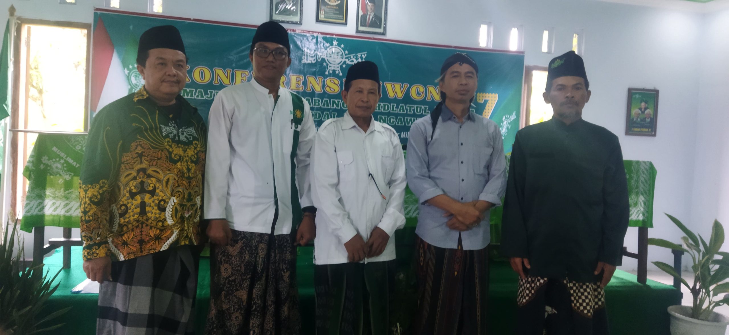Dari kiri Kiyai Samsul Fatoni ( Wakil Ketua PC NU Ngawi), K.H. Muttakin Mukmin(Ketua tanfidz MWC), KH. Ahmad Ashary (ketua Rois suriyah MWC NU Kendal), K.Hamam nasirudin, K. Zaini Dahlan (Perwakilan PC NU Ngawi) (foto:dok)