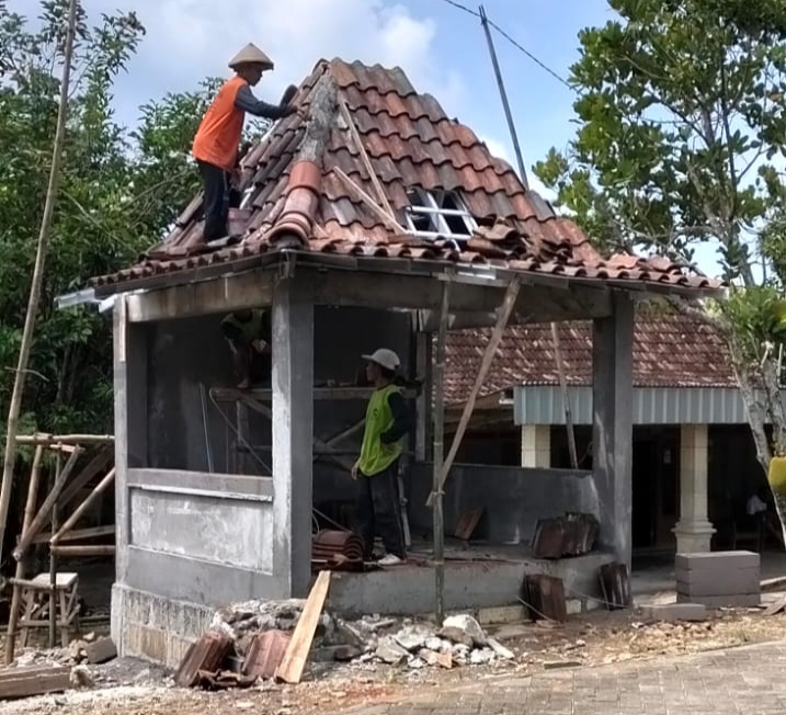Pembangunan Pos Kamling RT 03 / RW 04 Dusun Lengkong (foto:dok)