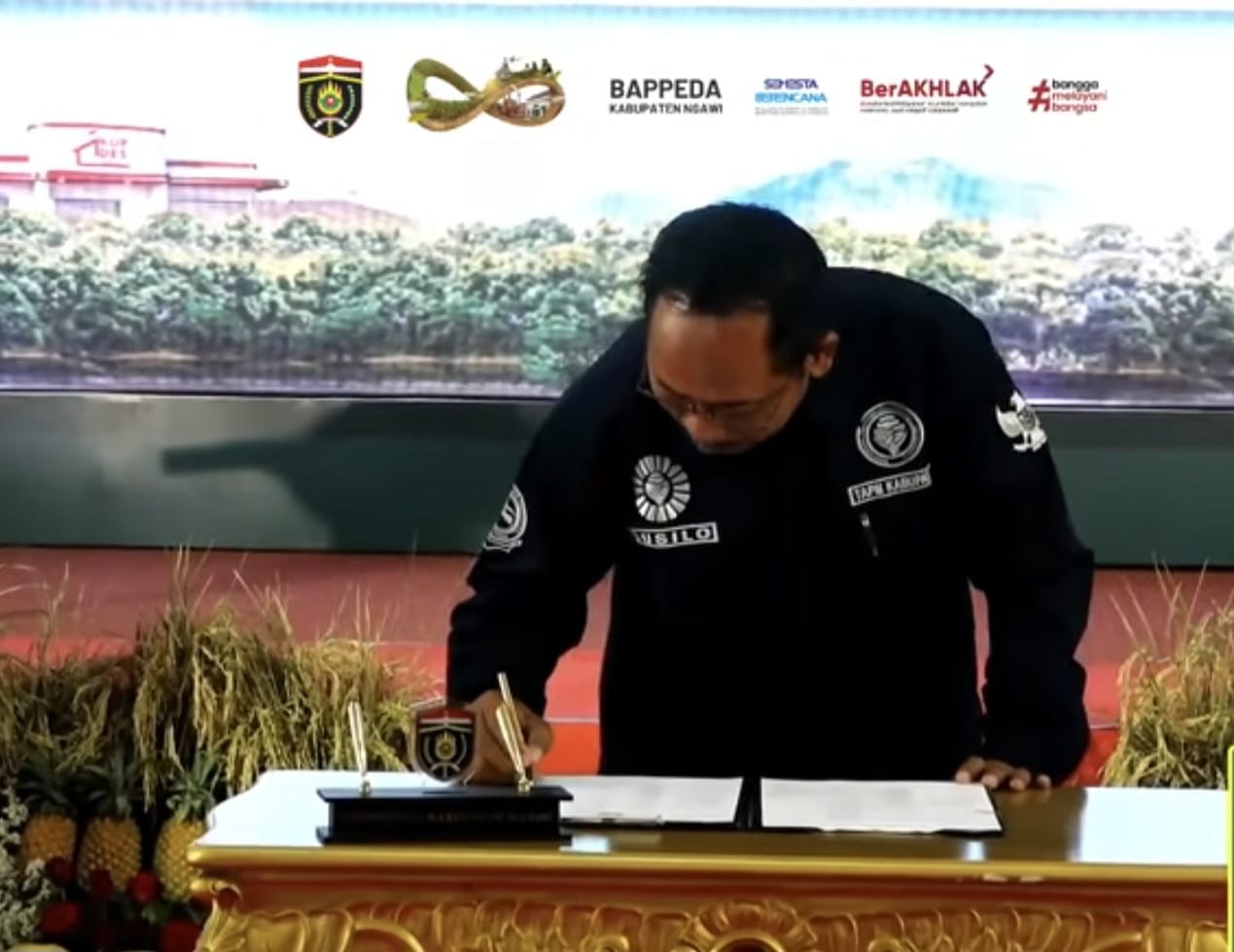 PENDAMPING DESA RAIH PENGHARGAAN PADA AGENDA RENBANGKAB NGAWI