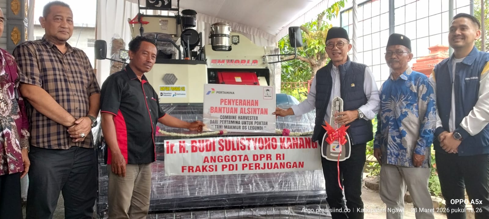 PENYERAHAN  BANTUAN COMBINE HARVESTER UNTUK POKTAN TANI MAKMUR DESA LEGUNDI