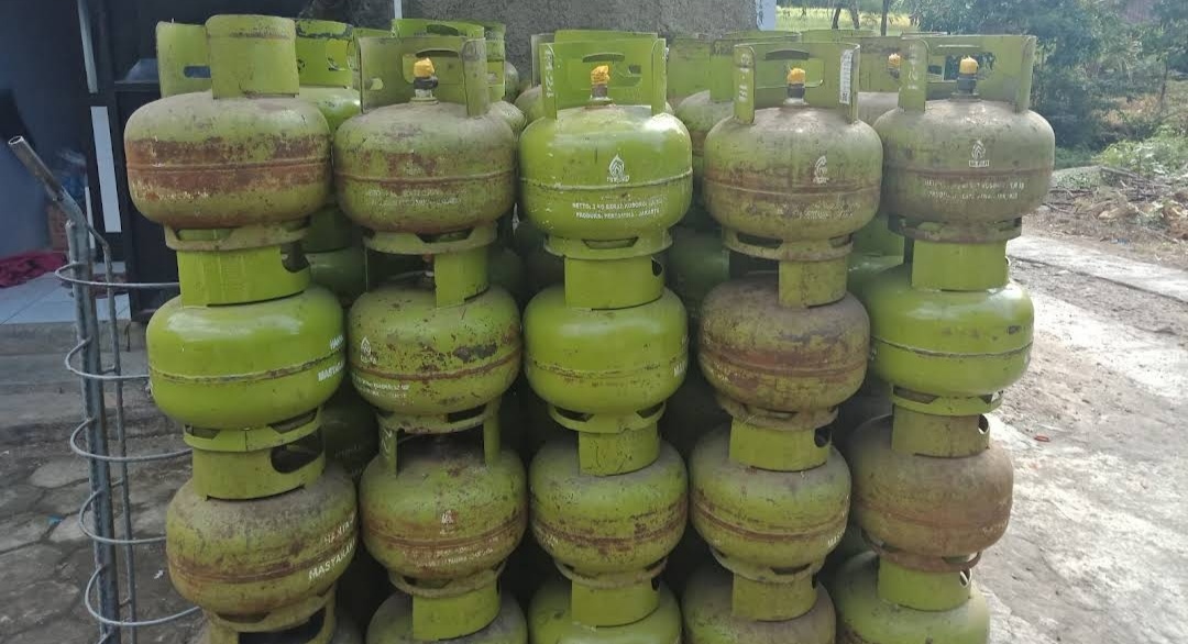 KELANGKAAN  LPG 3 KG DI NGAWI, WARGA KELUHKAN HARGA MELAMBUNG