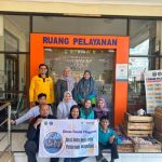 ASN Dinsos Foto bersama setelah memborong Telur (foto: redaksi)
