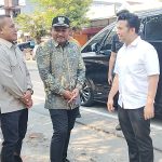 Emil Dardak Wakil Gubernur Jatim Bersama Ony Anwar Harsono Bupati Ngawi dan Haris Ketua DPC Domokrat Kab. Ngawi Saat Tinjau Pasar Pasar Karangjati Ngawi ( foto: redaksi)