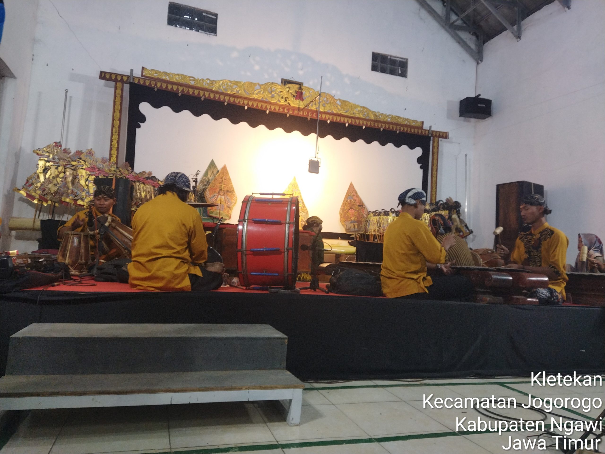 DESA KLETEKAN  GELAR BERSIH DESA, DOA BERSAMA UNTUK LELUHUR DILANJUTKAN PAGELARAN WAYANG KULIT