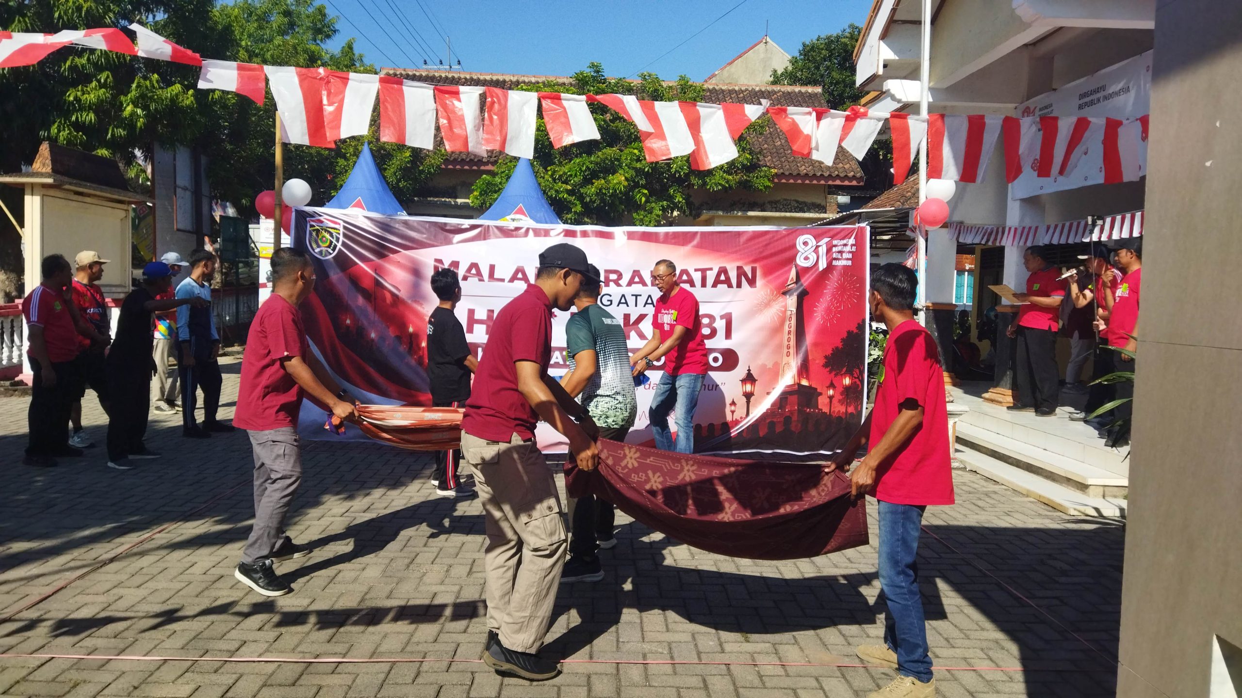 SEMARAK HUT RI KE-81, KECAMATAN JOGOROGO GELAR BERAGAM LOMBA, PERKUAT KEBERSAMAAN ANTAR-LEMBAGA