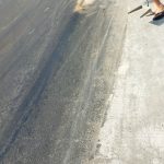 Tumpahan Solar dijalan raya Paron-Jogorogo (foto:redaksi)