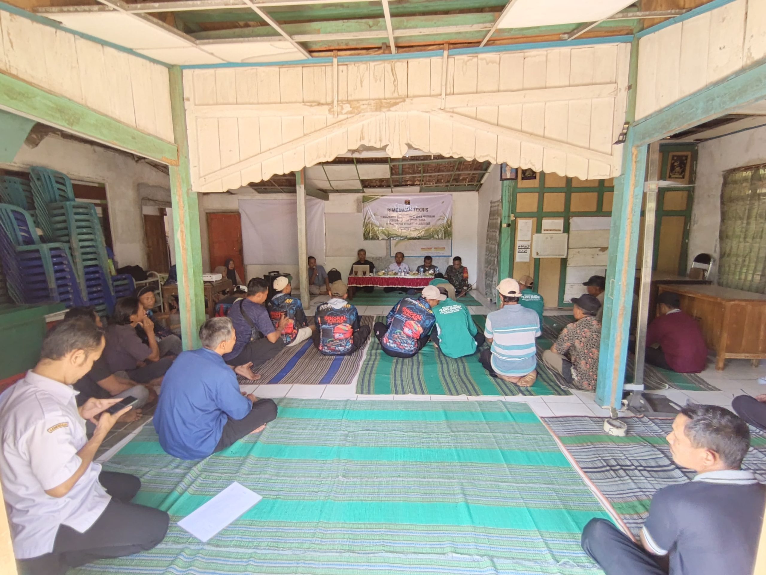 PETANI  DESA KLETEKAN KEMBANGKAN INOVASI PERSEMAIAN MODEL KERING MELALUI BIMTEK TEKNOLOGI TEPAT GUNA