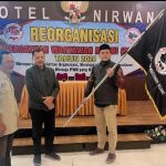 Fathul Mu'an (memegang bendera prasasti PWN) Ketua PWN Terpilih Masa Bakti 2026-2028 (foto: dok)