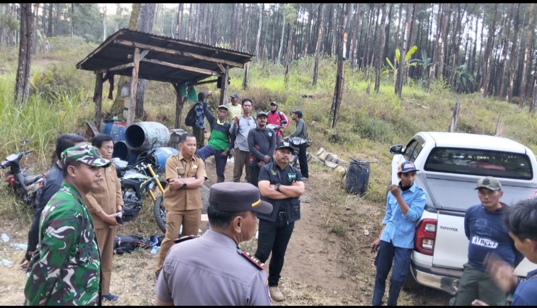 BUPATI NGAWI PANTAU  LANGSUNG KEBAKARAN HUTANG LAWU UTARA DI KARANG GUPITO